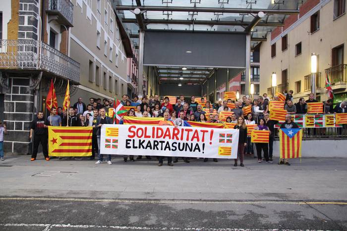 Elkartasuna  gainezka 26 1507057349693