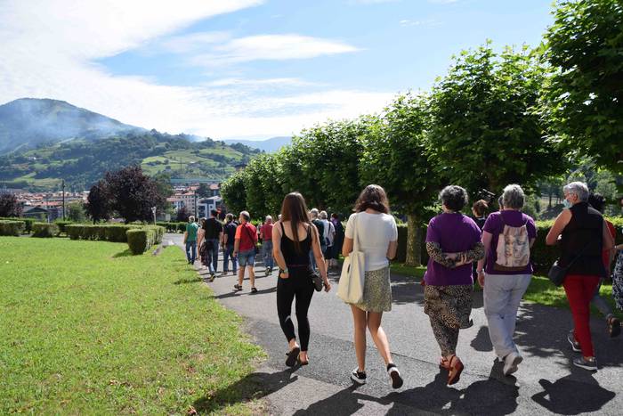 Zerbitzu publikoen aldeko mo 10 1593257976146