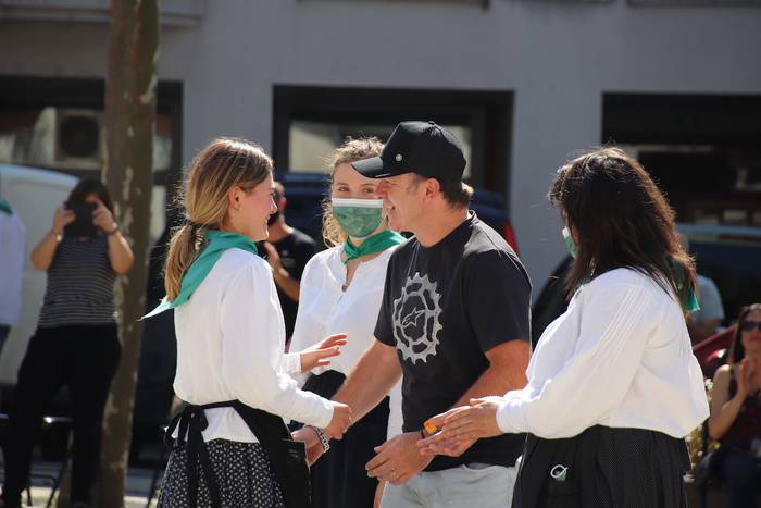 Berriro ere elkarri eskutik  73 1632576983988