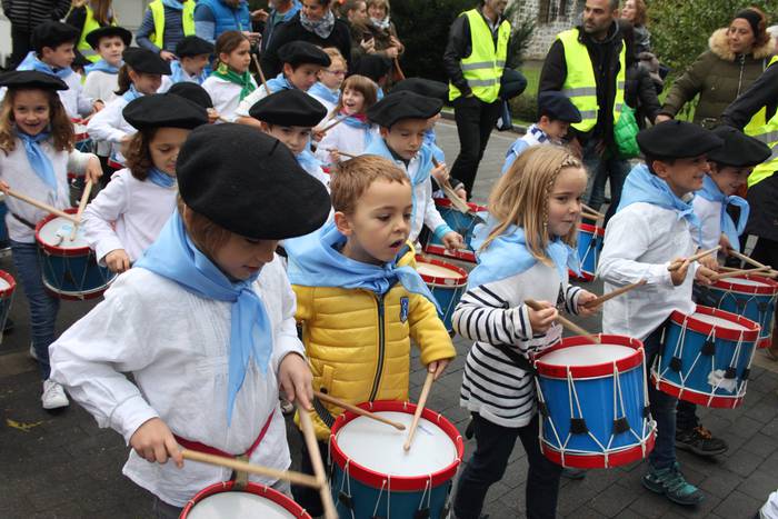 Larramendi auzoko danborrada 18 1540643555721