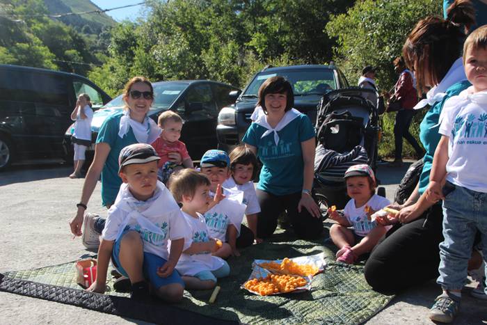 Eskuak batuta, desio bakarre 11 1528640525475