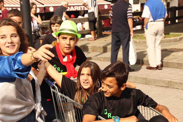 Kalean gora eta behera, kuad 61 1564506825387