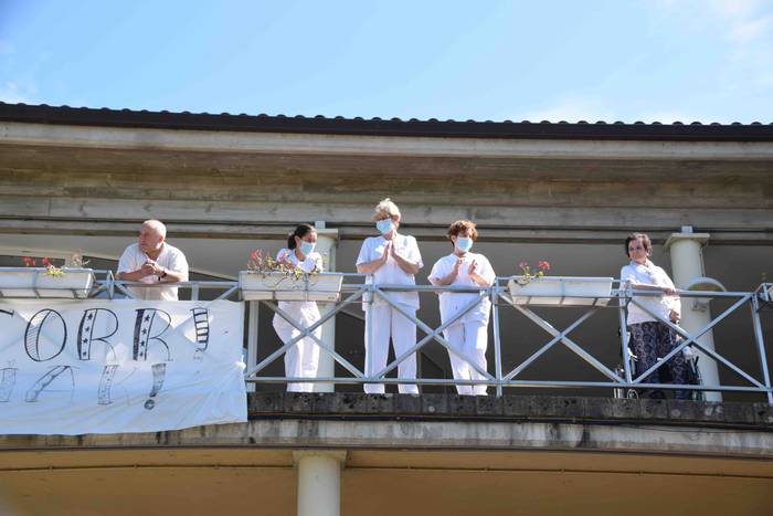 Zerbitzu publikoen aldeko mo 14 1593257978723