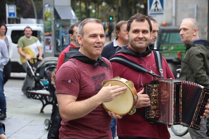 Hauspoa trikitiari 66 1570286841990