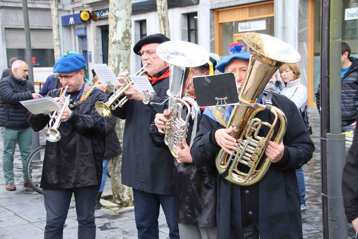 Ozen entzun dira txistularie 62 1551449000459