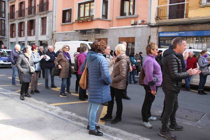 Martxoak 8 bezpera, oneka, p 24 1646657277691