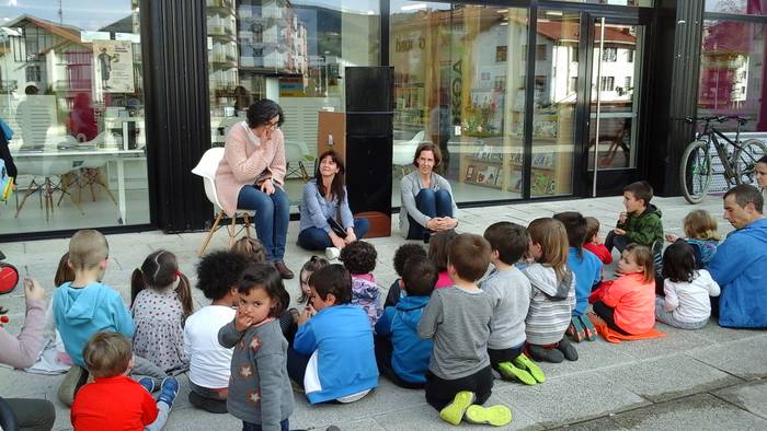 Haur liburuaren nazioarteko  3 1491071129939