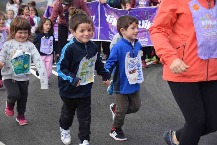 Eskuz esku ibili dute lekuko 24 1555085927334