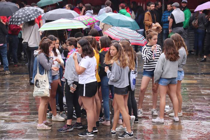 Egunari kolorea jarri diote  5 1529152403082