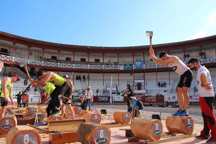 Izetatarrek jantzi dute txap 66 1624130534868