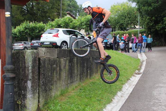 Erakustaldi batekin hasi dir 2 1496514927215