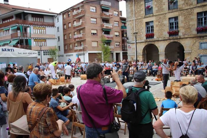 San Pedroak agurtzeko herri  3 1561906314305