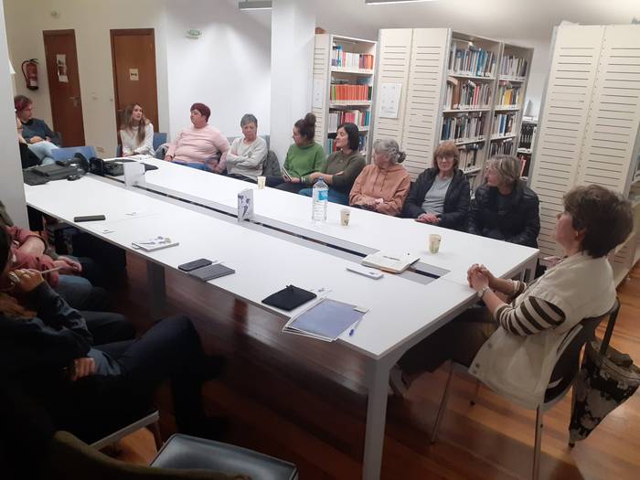Tertulia literarioa Iratxe Etxebarriarekin