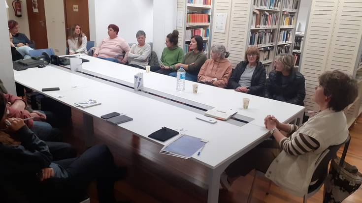 Tertulia literarioa Iratxe Etxebarriarekin