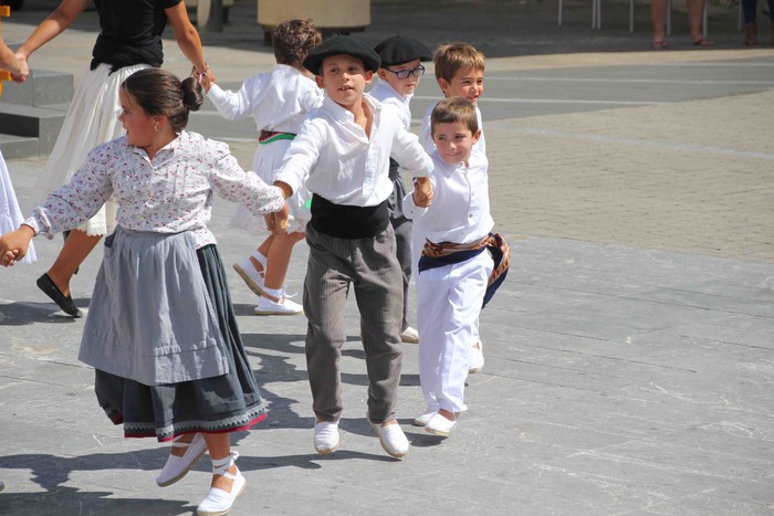 Emakumeak Adunako Axeri-dantzan, lehen aldiz - 29