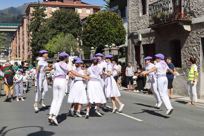 Ibarra zeharkatu dute, danbo 1 1661344759788