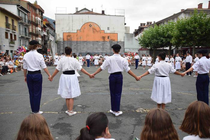 soka dantza santioak villabo 39 1532543879350