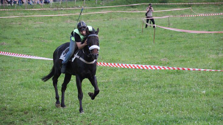 Dantzarako eta festarako gogoz daude anoetarrak