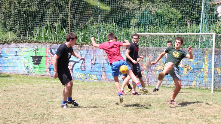 Futbol txapelketa, urtero legez