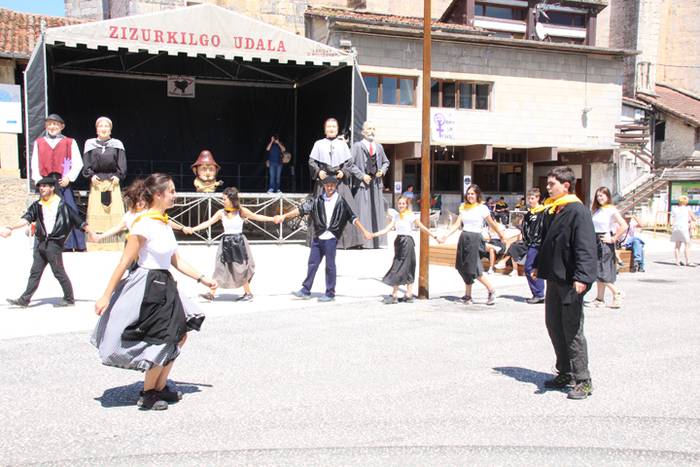 ZIZURKILGO JAIAK 2017. TXUPI 30 1502547499724