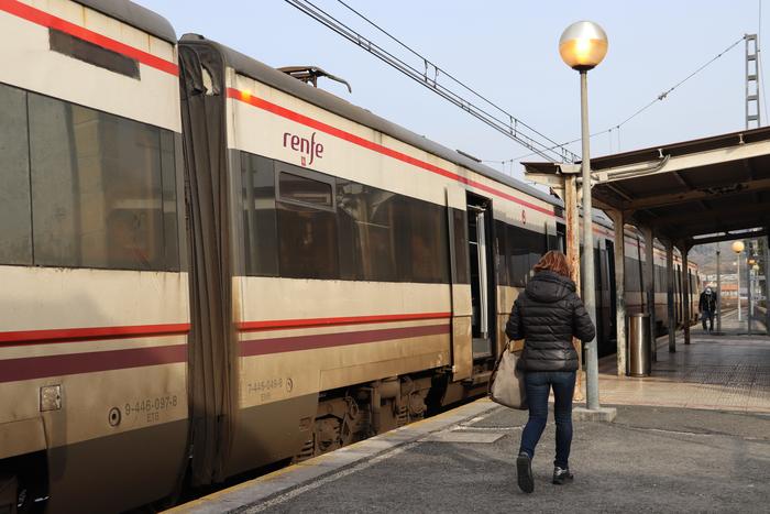 Aldiriko trenek maiztasun handiagoa izango dute bihartik aurrera