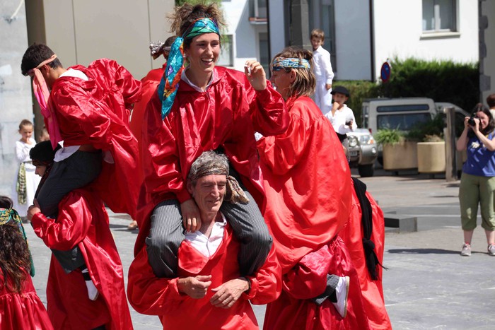 Emakumeak Adunako Axeri-dantzan, lehen aldiz - 115