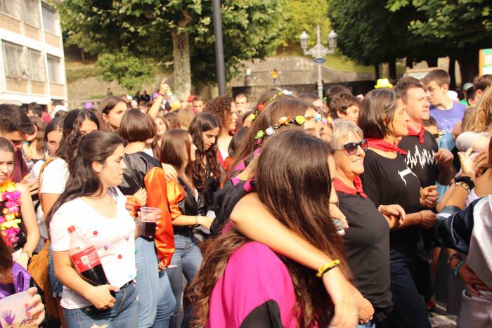 Kalean gora eta behera, kuad 92 1564506847995