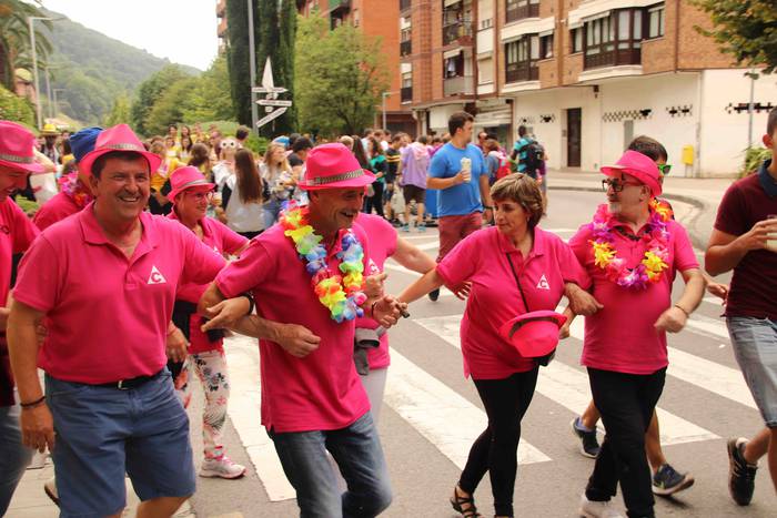 Kalean gora eta behera, kuad 16 1564506795391