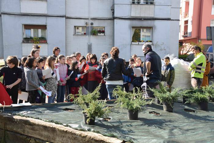 Zuhaitz Eguna ospatzen ari d 2 1553854220443