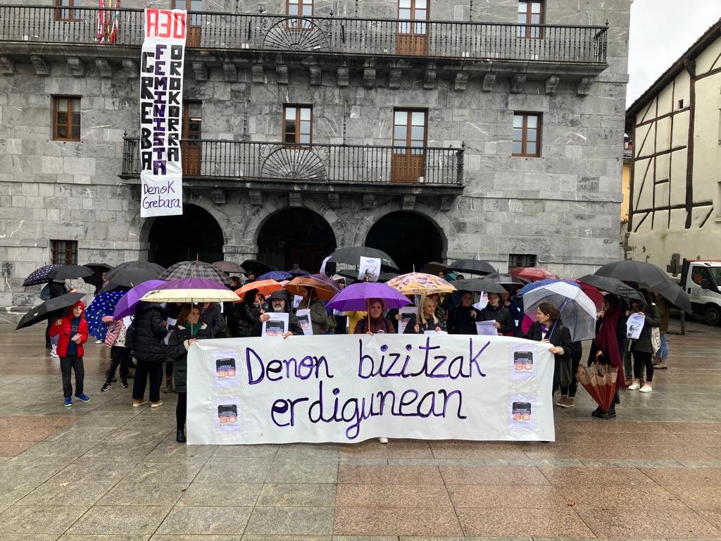 Asteasuk ere bat egin du grebarekin