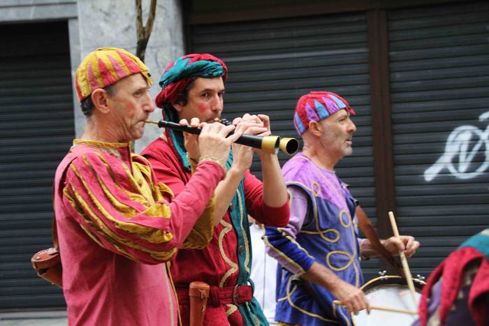 Erdi Arora bidaia, dantzan 6 1575118887314