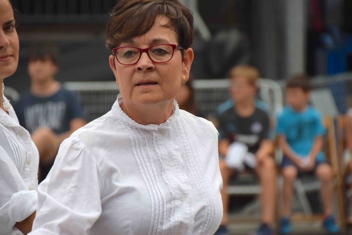 Soka dantzak jende ugari bildu du Errebote plazan - 28