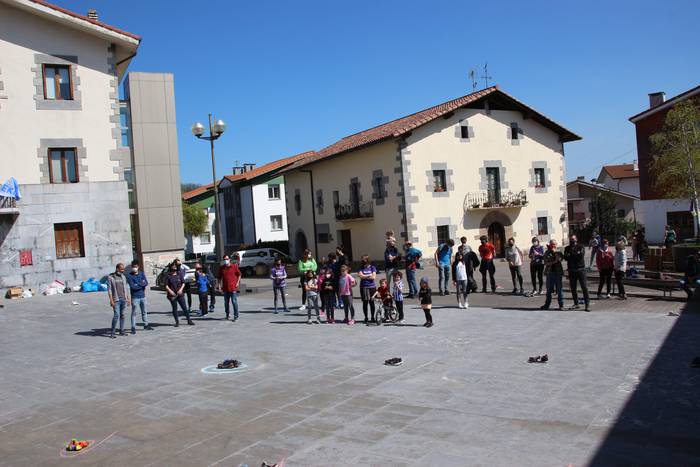 Elkartasun keinuak Adunan 17 1616942581570