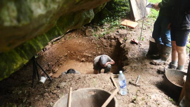 Burdin Aroko eta Erromatar garaiko aztarnak aurkitu ditu Aranzadik Amasako bi kobazulotan