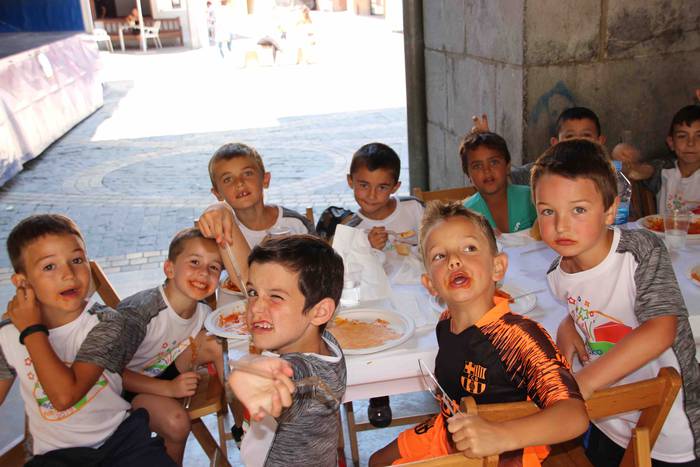 Tripa beteta, dantzan pasa d 26 1563205326884