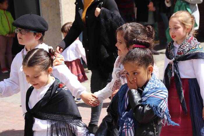 Dantzan ospatu dute Sutarrir 56 1557663403516