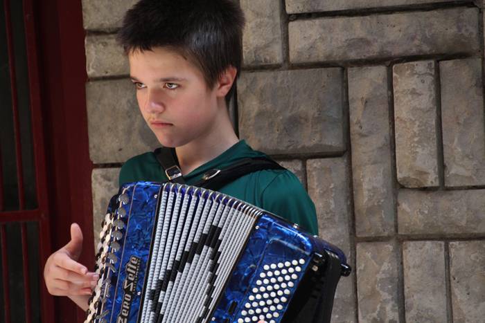 Kantatzen ez duenak, zorioni 15 1495897256994