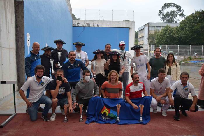 Txapelak jantzi dituzte 52.  36 1627714825884