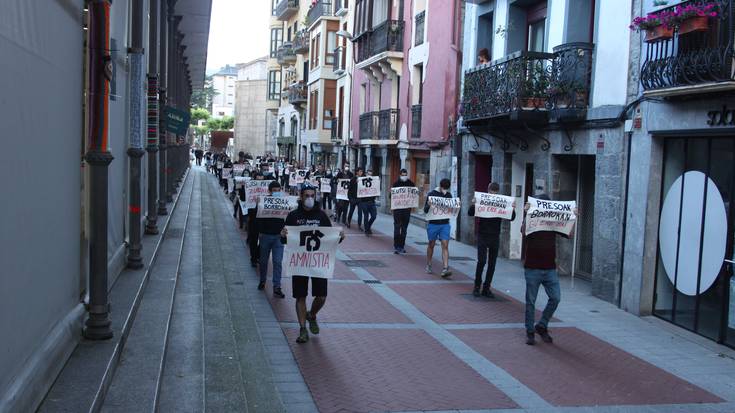 Tolosako manifestazioan elkartasuna azaldu diote Patxi Ruizi, gose eta egarri grebaren zazpigarren egunean