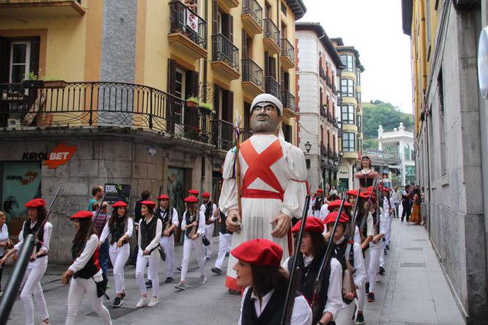 Santuek eta dantzariek poztu 128 1498312897023