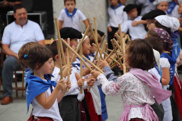 Dantzak, txistuak eta trikit 18 1565549078938