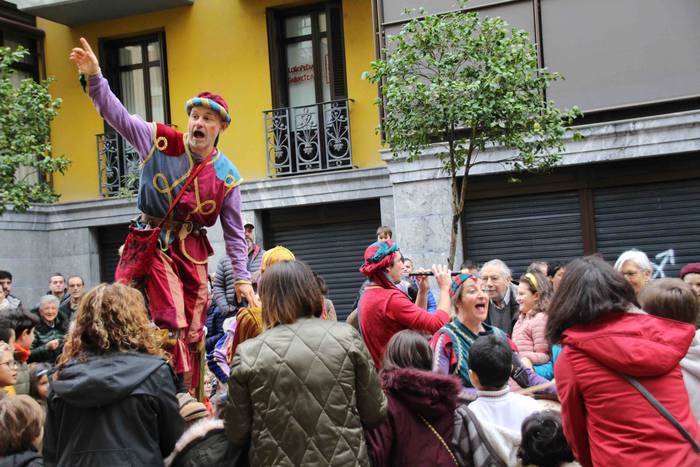 Erdi Arora bidaia, dantzan 10 1575118893382