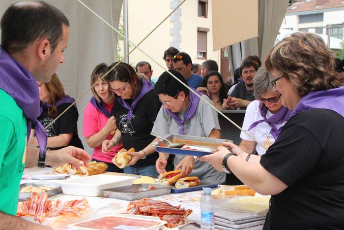 Ikaztegietako Eskola Txikiak Festa 90 1465744488832