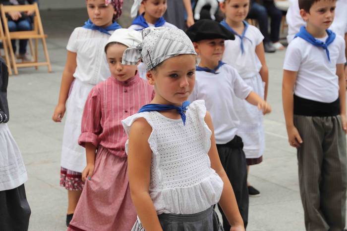 Dantzak, txistuak eta trikit 1 1565549068281