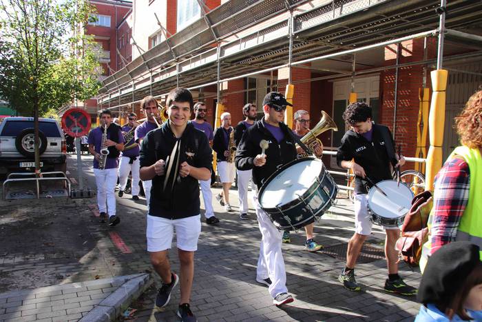 Danbor hotsek esnatu dute au 13 1572095552431