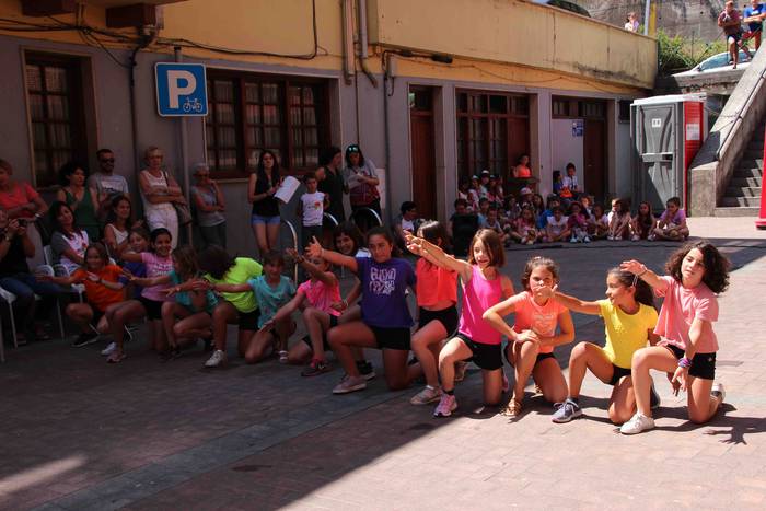 Tripa beteta, dantzan pasa d 65 1563205348678