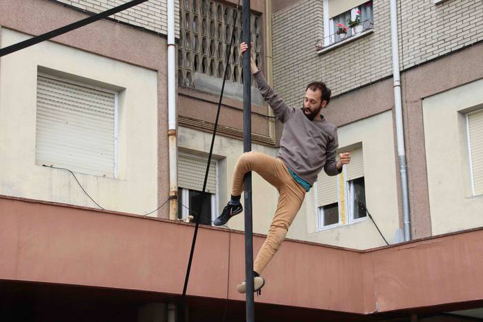 Malabareak eta akrobaziak na 41 1562507131377