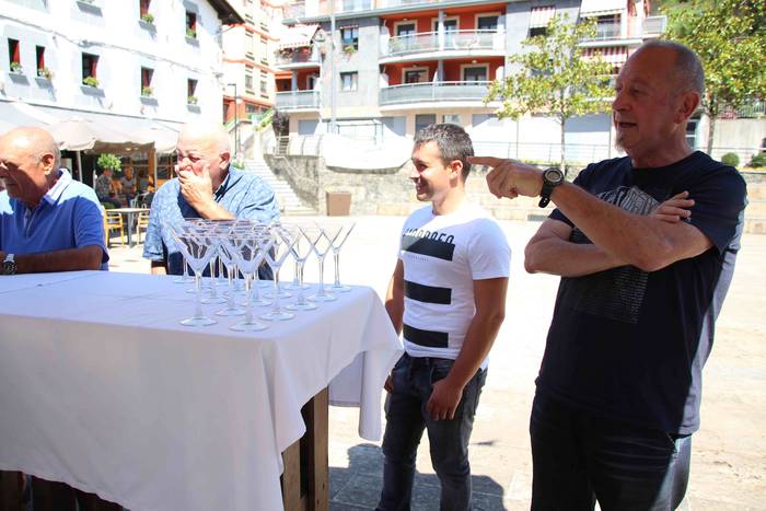 Bertsoak eta koktelak uztart 11 1661603480213