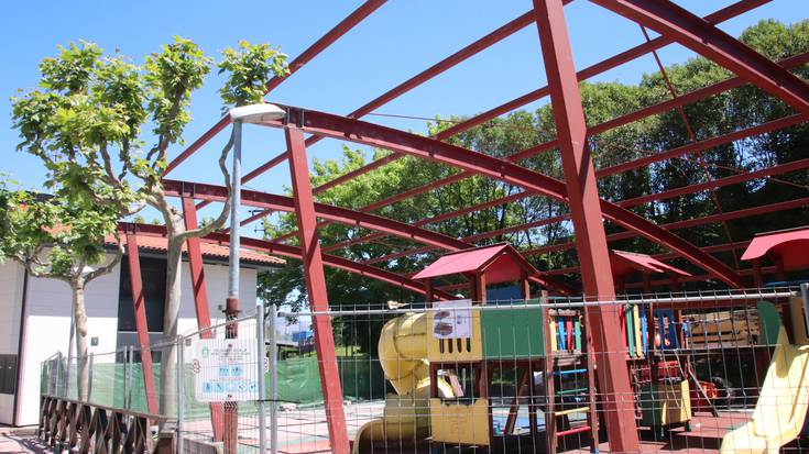 San Migel plazako haur parkea estaliko dute