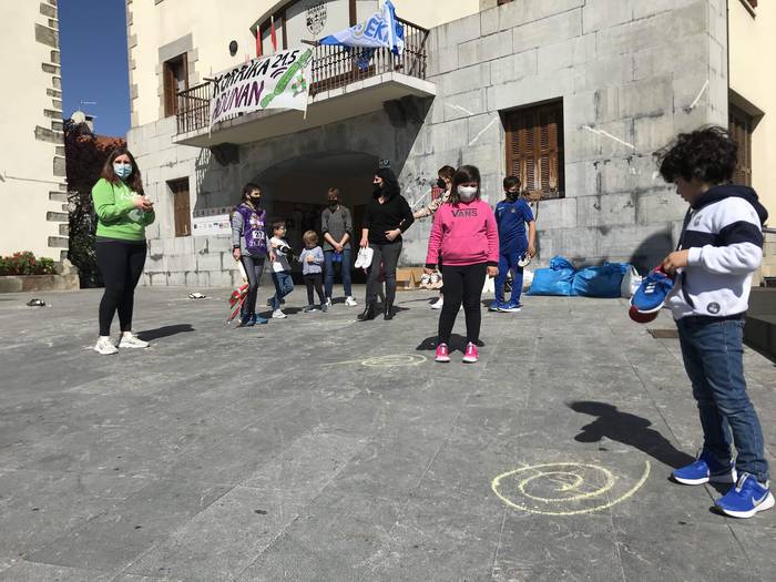 Elkartasun keinuak Adunan 29 1616942589843